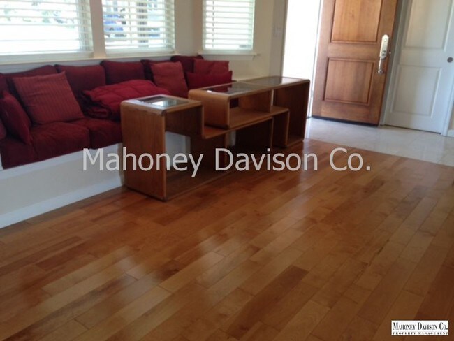 Building Photo - 751 Leghorn Ln