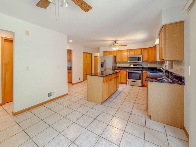 Building Photo - Exceptional Lease Offering in Novi Schools!
