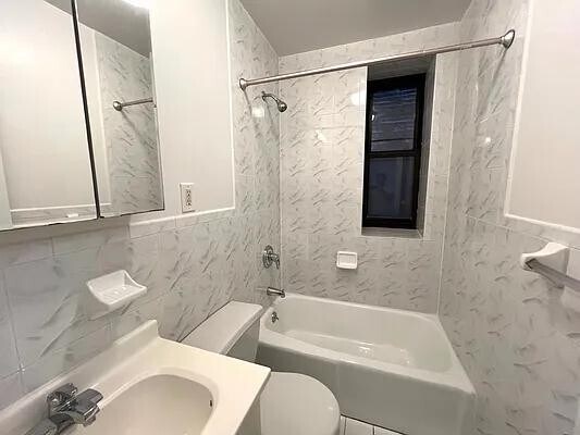 Foto del edificio - 151 E 81st St
