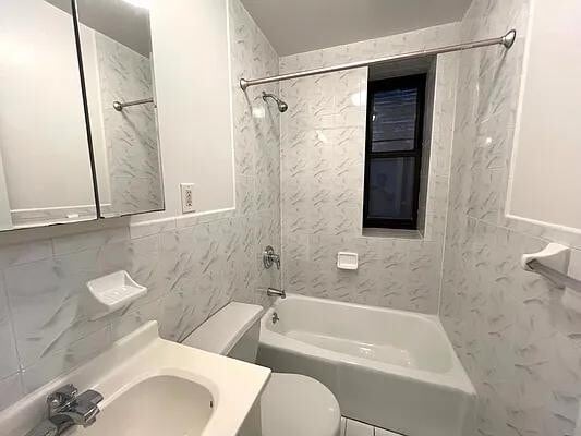 Building Photo - 151 E 81st St