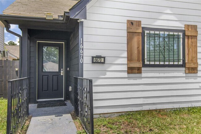 Building Photo - 16670 E Hammon