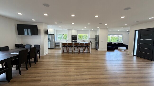 Foto del edificio - 5855 Shirley Ave
