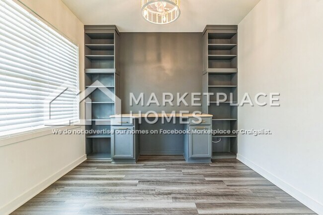 Foto del edificio - 318 Whisper Wood Wy