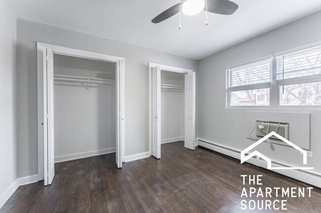 Building Photo - 1327 W Sherwin Ave