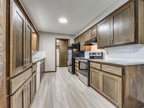 Building Photo - 3306 Rambling Oaks Dr