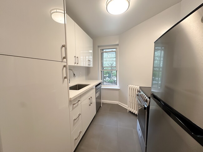 Building Photo - Montgomery Apartments