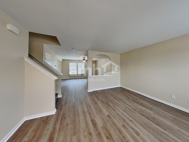 Building Photo - 1373 Bluestem Dr