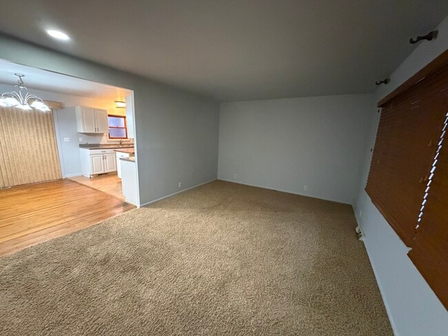 Building Photo - 513 Dawn Ave