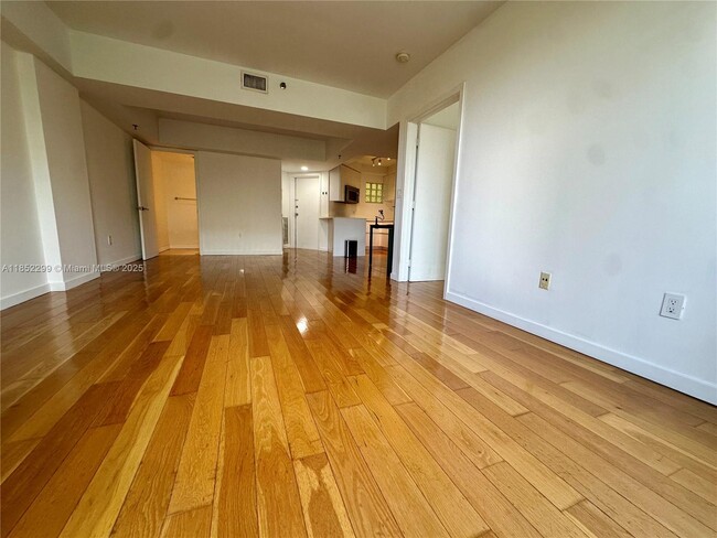 Building Photo - 9156 Collins Ave