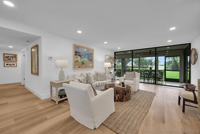 Building Photo - 10 SE Turtle Creek Dr