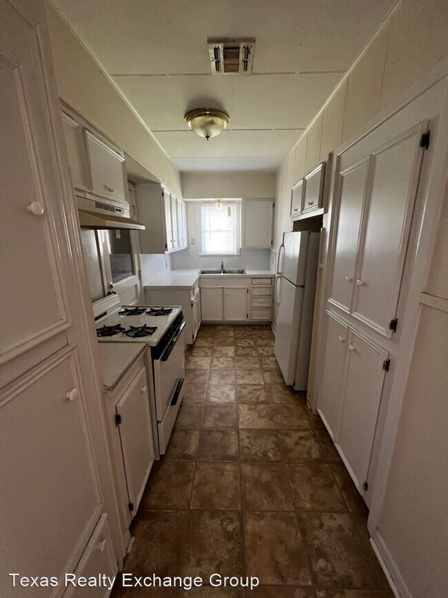 Foto del edificio - 1 br, 1 bath House - 400 Breezeway Dr. Apt 1