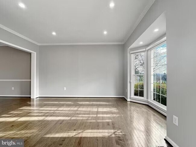 Foto del edificio - 214 W Locust St
