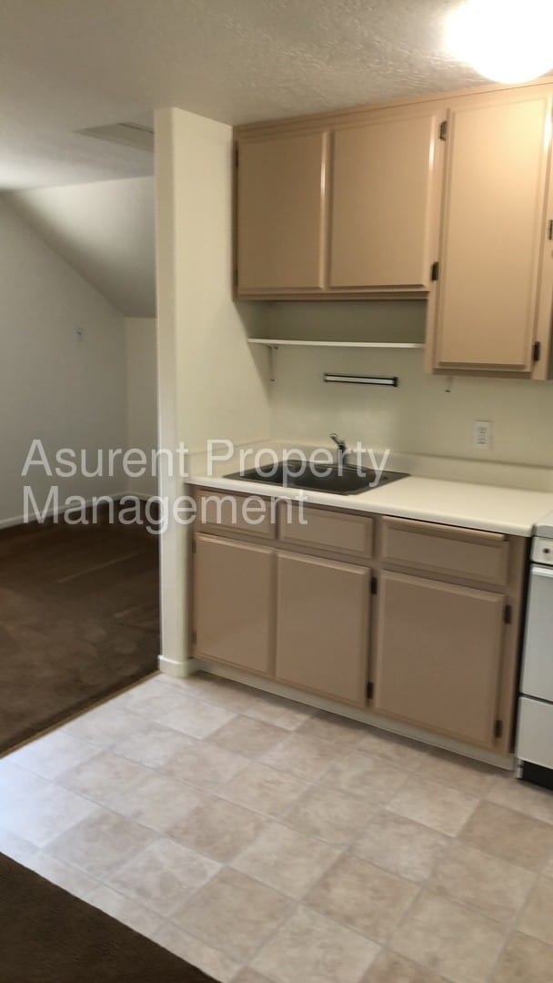 Building Photo - Unique Studio in Ashland