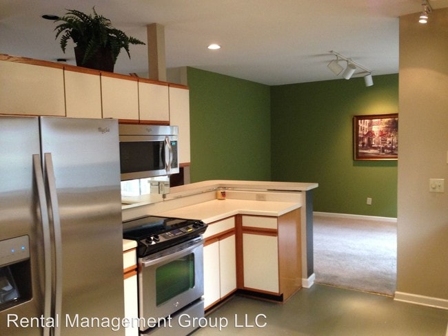 Building Photo - 5550 Hampton Heights Dr