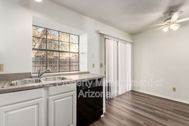 Building Photo - 4901 E Kelton Ln