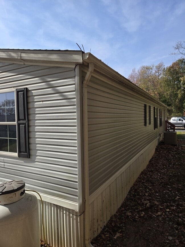 Building Photo - Owner financing available