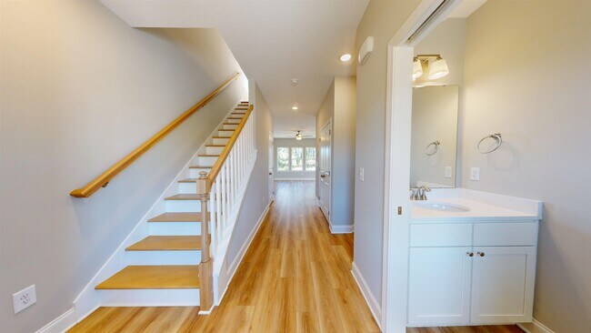 Building Photo - 1032 Moen Lp