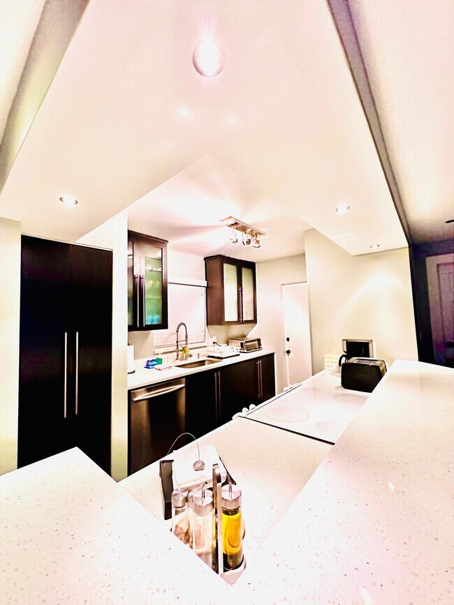 Building Photo - 2424 NE 9th St