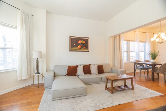 Foto del edificio - 2814 N Maplewood Ave
