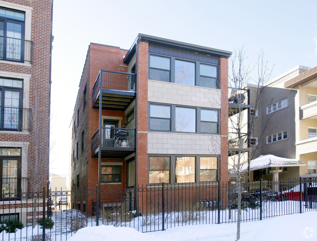 Building Photo - 933 W Agatite Ave