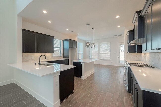 Building Photo - 10603 Blossom River Dr