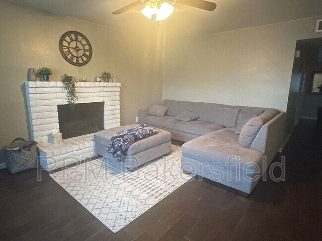 Building Photo - 5412 Peppertree Ln