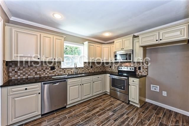 Foto del edificio - 232 E Statesville Ave