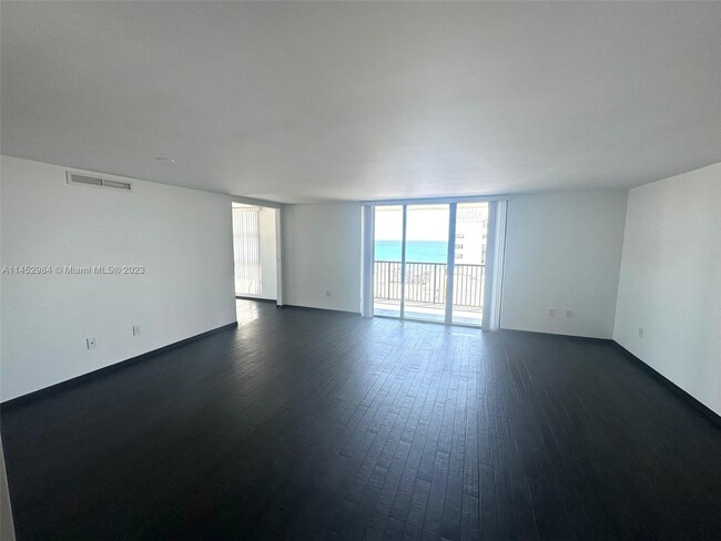 Building Photo - 1800 Collins Ave