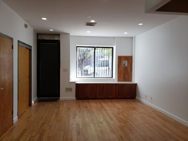 Building Photo - 335 Willoughby Ave