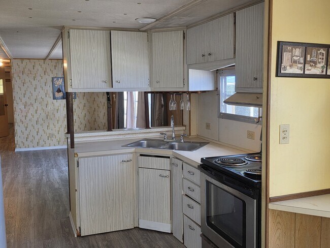 Building Photo - 226 Lamplighter Ln