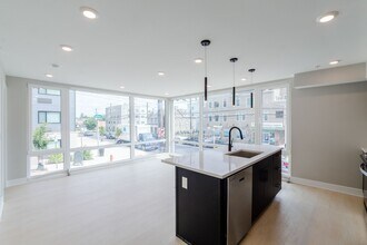 Building Photo - 6604 Ridge Ave