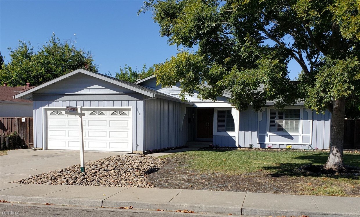 Primary Photo - 3 br, 2 bath House - 558 Huntington Way