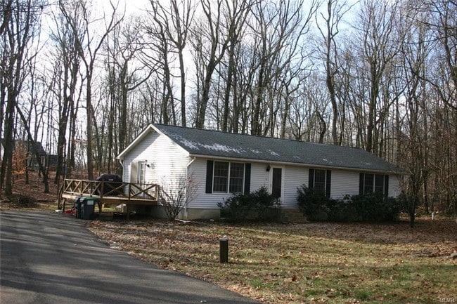 Building Photo - 201 Castle Dr