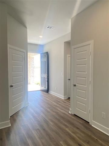 Building Photo - 2111 Clearwater Way