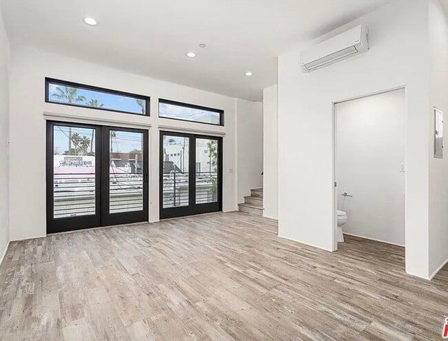 Building Photo - 1509 Cabrillo Ave