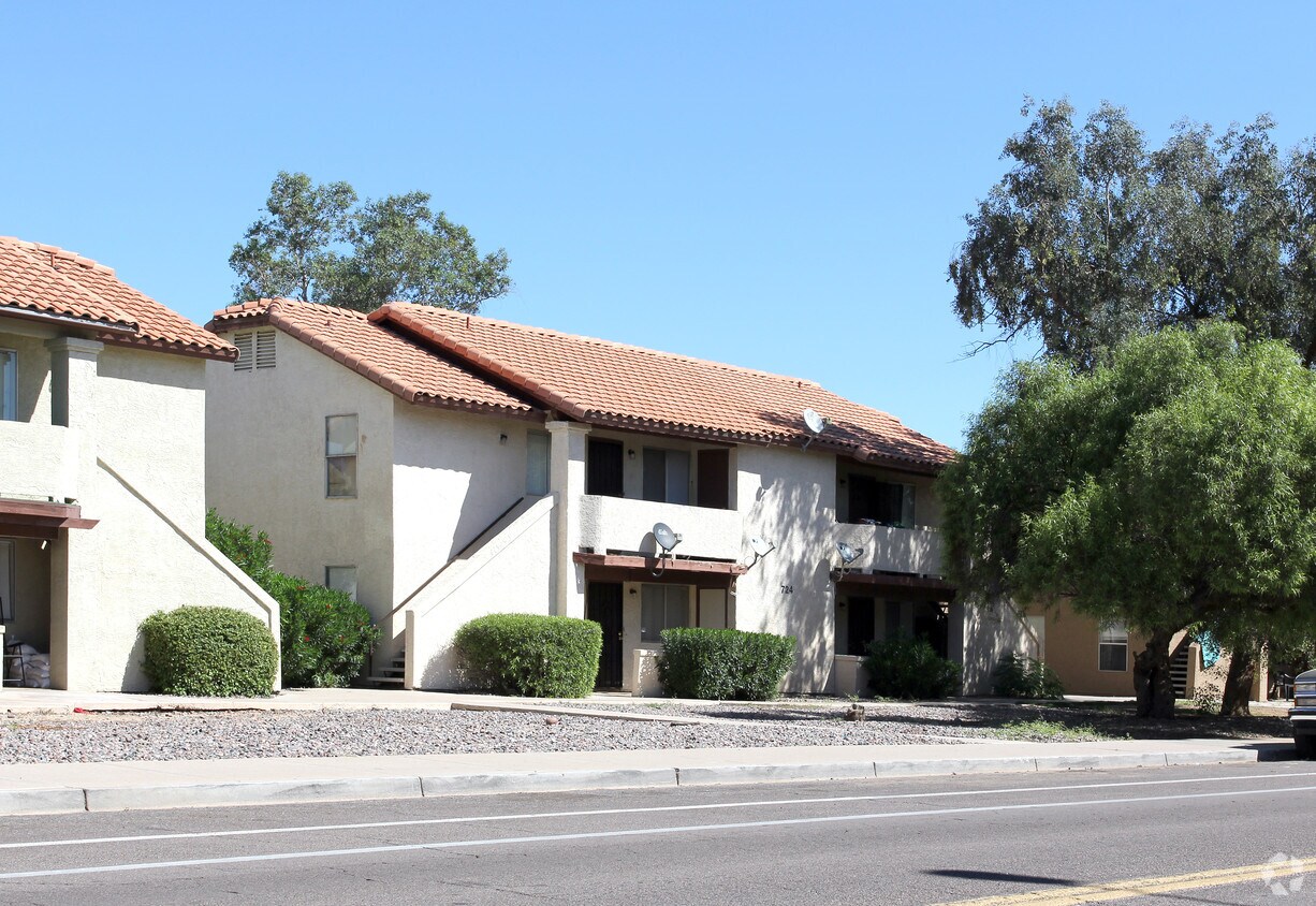 Primary Photo - 724 W Knox Rd