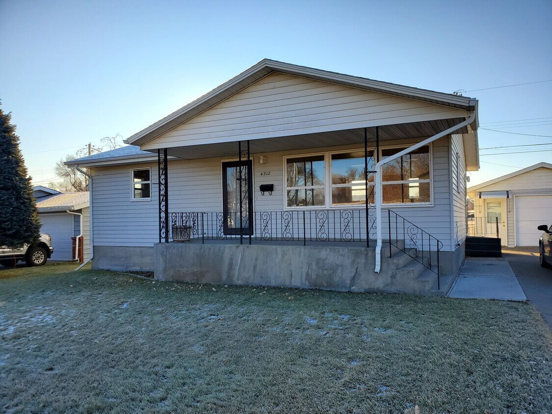Primary Photo - Great Dog Friendly 3 Bedroom House with a ...