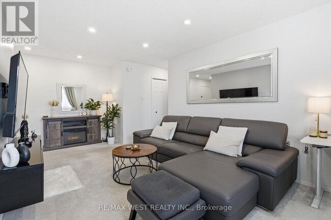 Building Photo - 2485 Woking Crescent