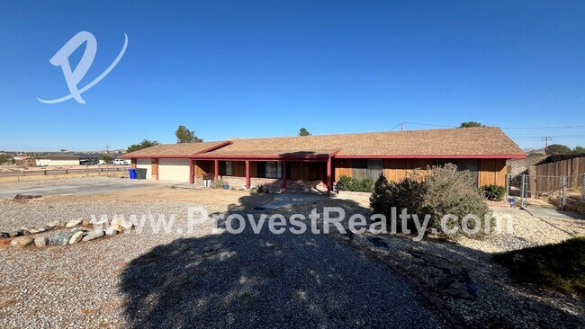 Building Photo - 4 Bed, 3 Bath Apple Valley Home with Pool!!!