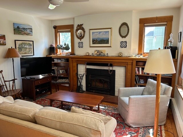 Sala de estar - 28 Island Ave