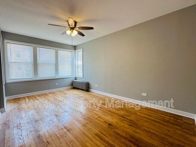 Foto del edificio - 644 N Mayfield Ave