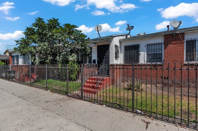 Photo - 451 E 101st St Townhome