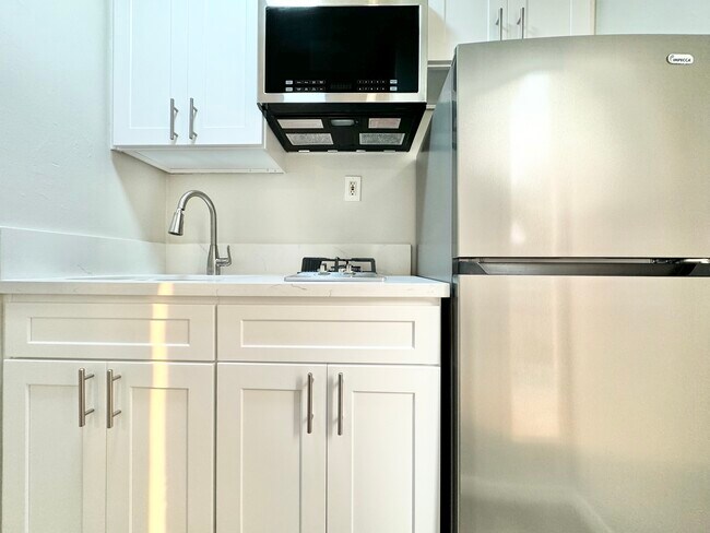 Building Photo - 858 N La Fayette Park Pl