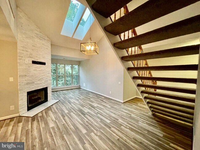 Building Photo - 12004 Golf Ridge Ct