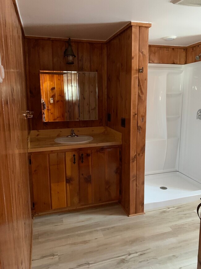Bathroom - 1217 S Pearce St
