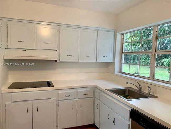 Foto del edificio - 6811 SW 76th Ter