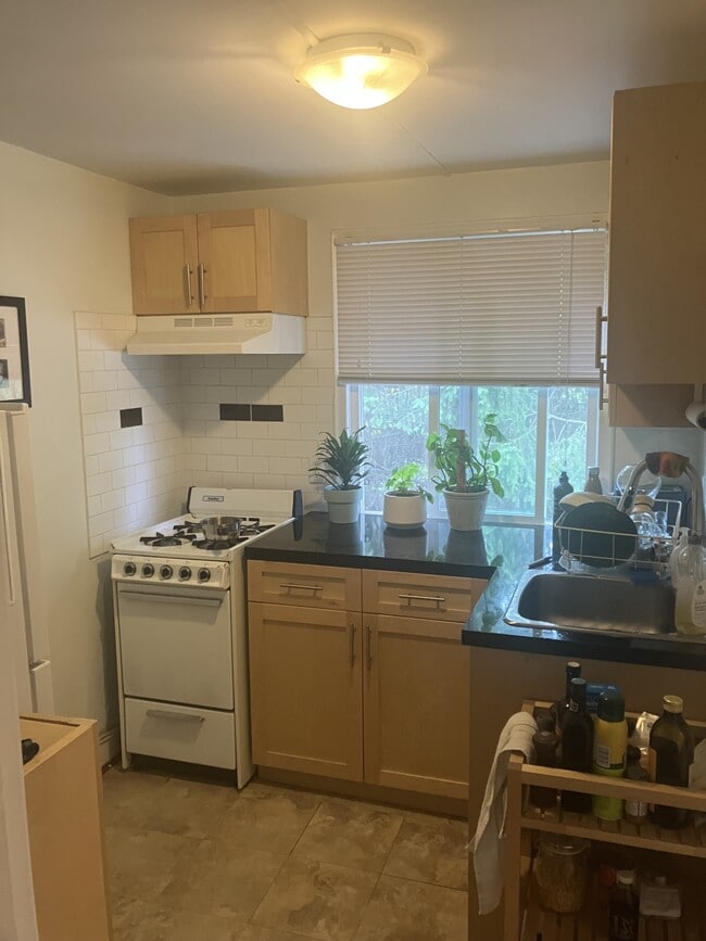 Photo du bâtiment - 1055 W 10th Ave