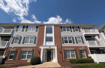 Building Photo - 673 Constellation Square SE