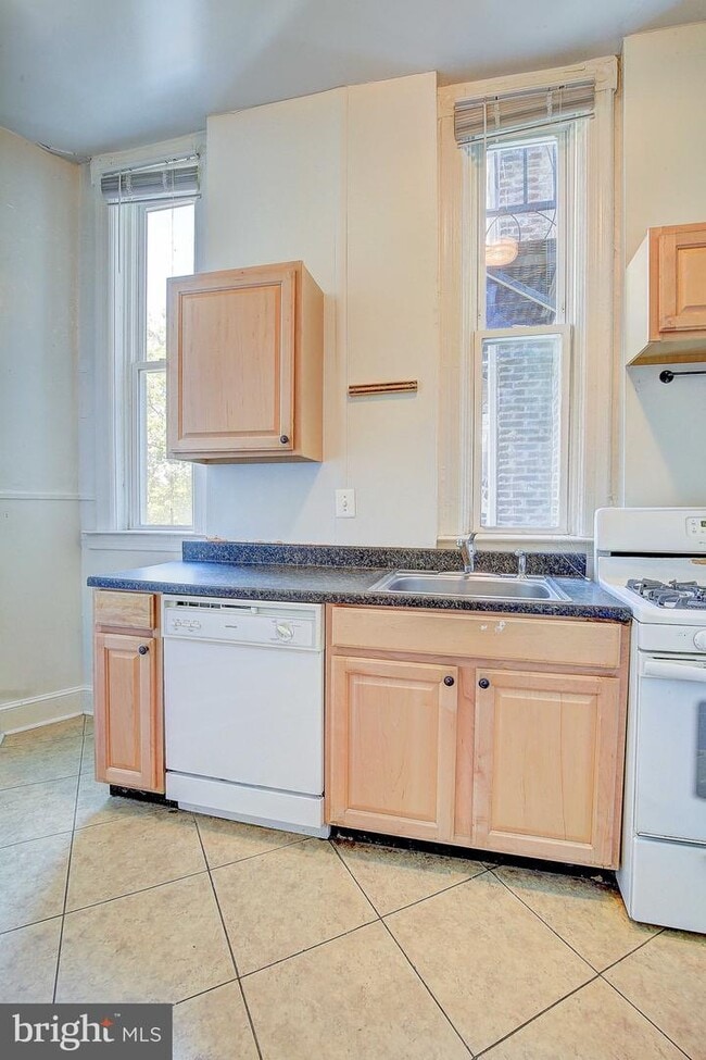 Building Photo - 206 Laurens St