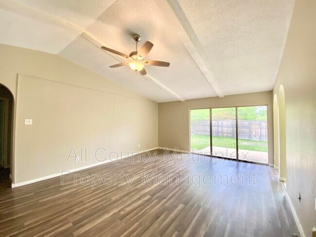 Building Photo - 3209 Sharon Cir